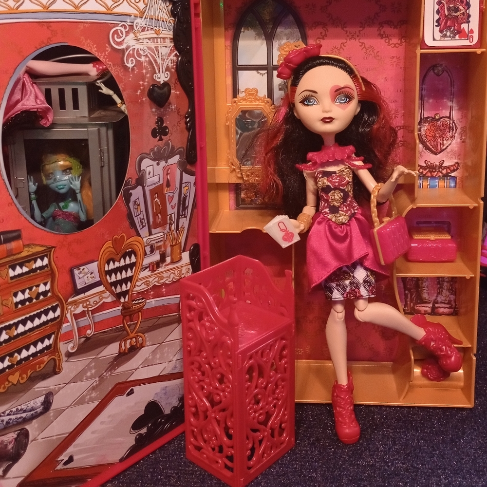 Ever After High Lizzie Hearts Spring Unsprung Book Playset & Doll
